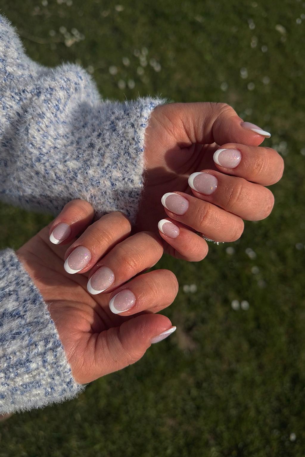 Gainage ongles naturels réalisé par Lona chez IGLAM